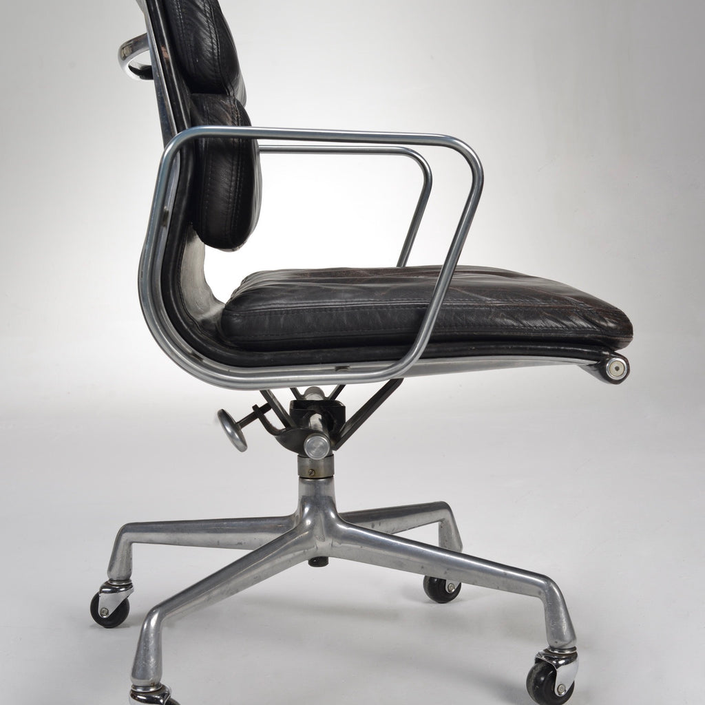 Herman Miller Eames Soft Pad Management Desk Chair