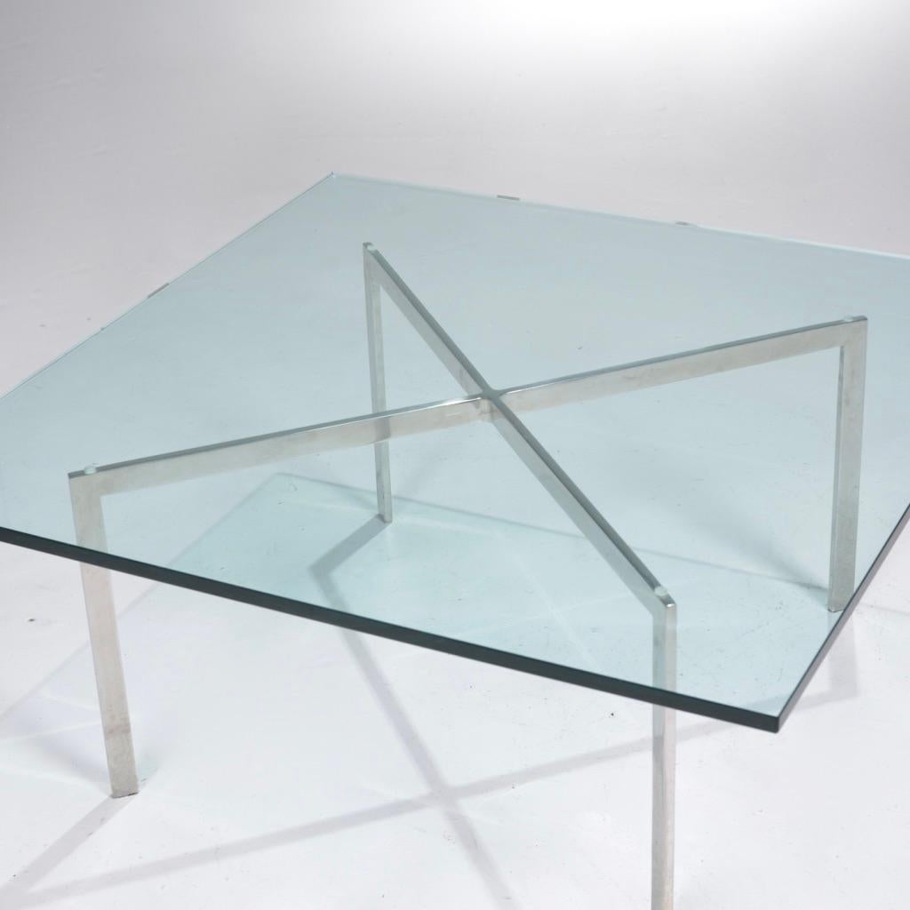Early Knoll Barcelona coffee table by Mies van der Rohe and Lilly Reich detail 2