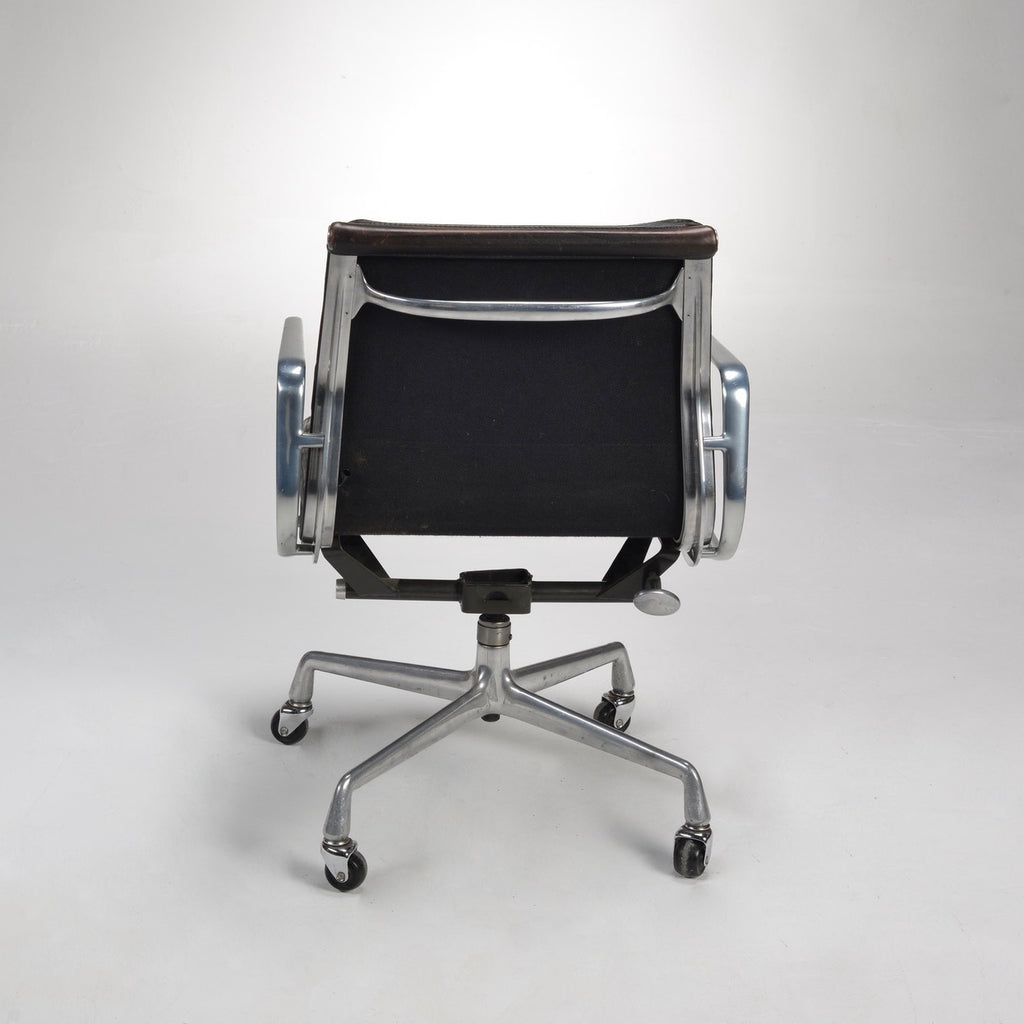 Herman Miller Eames Soft Pad Management Desk Chair