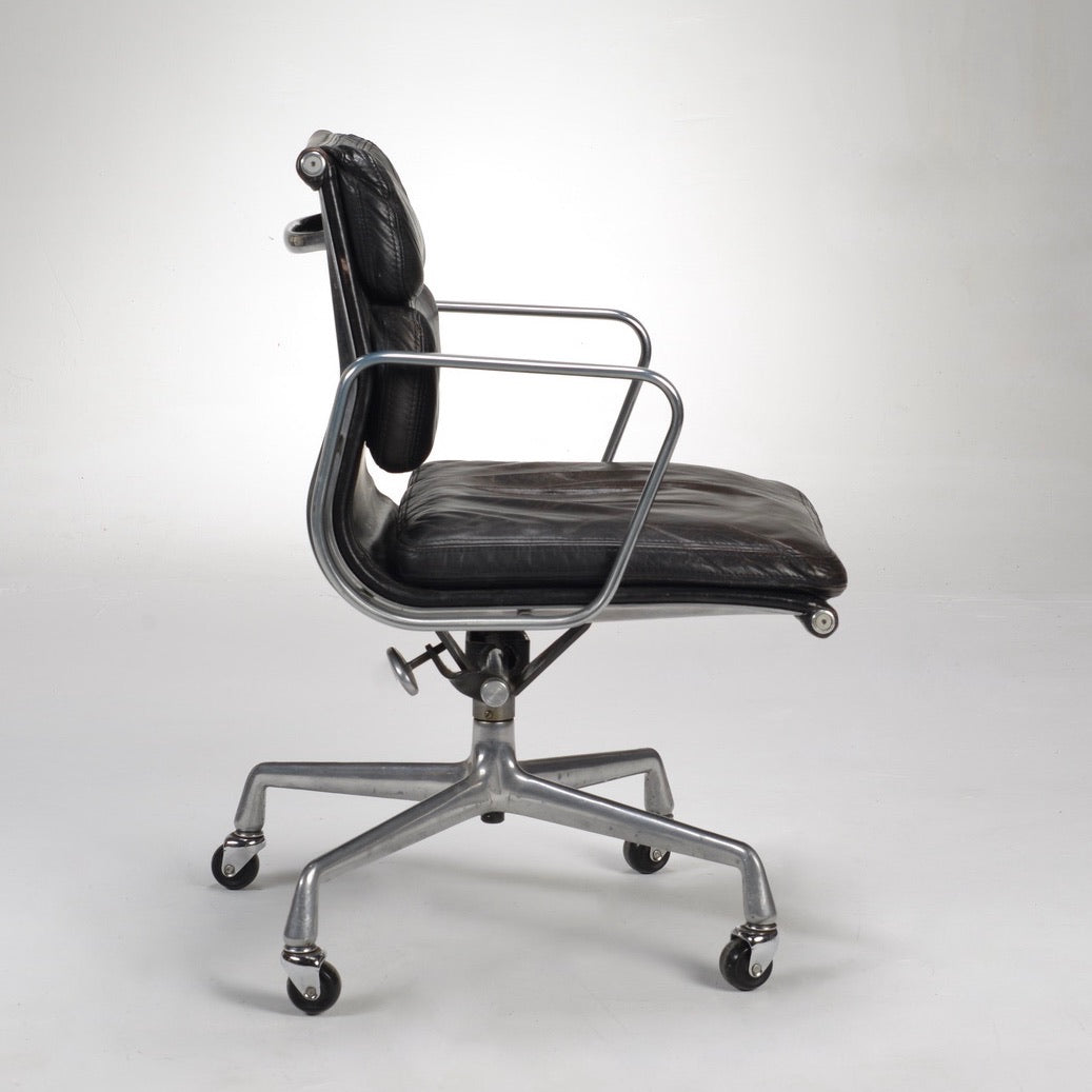 Herman Miller Eames Soft Pad Management Desk Chair