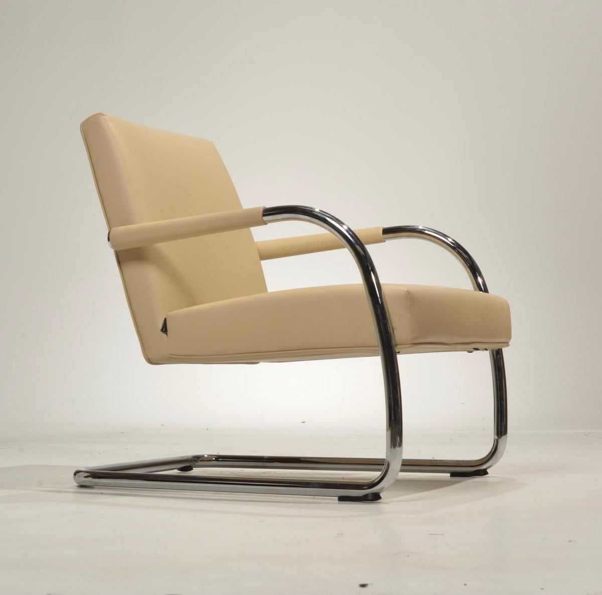 "Visa Lounge" Leather Lounge Chairs by Antonio Citterio for Vitra - detail 4