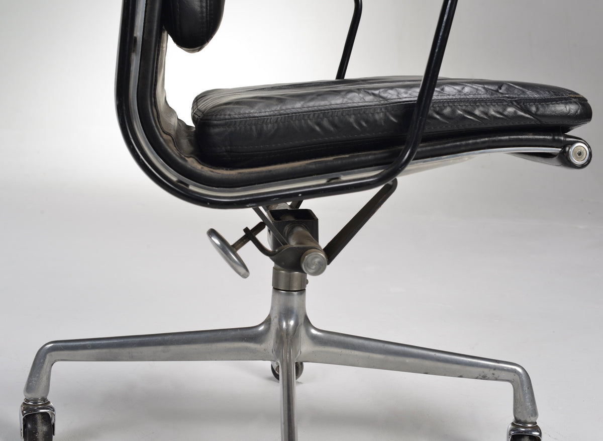 Herman Miller Eames Soft Pad Management Desk Chair