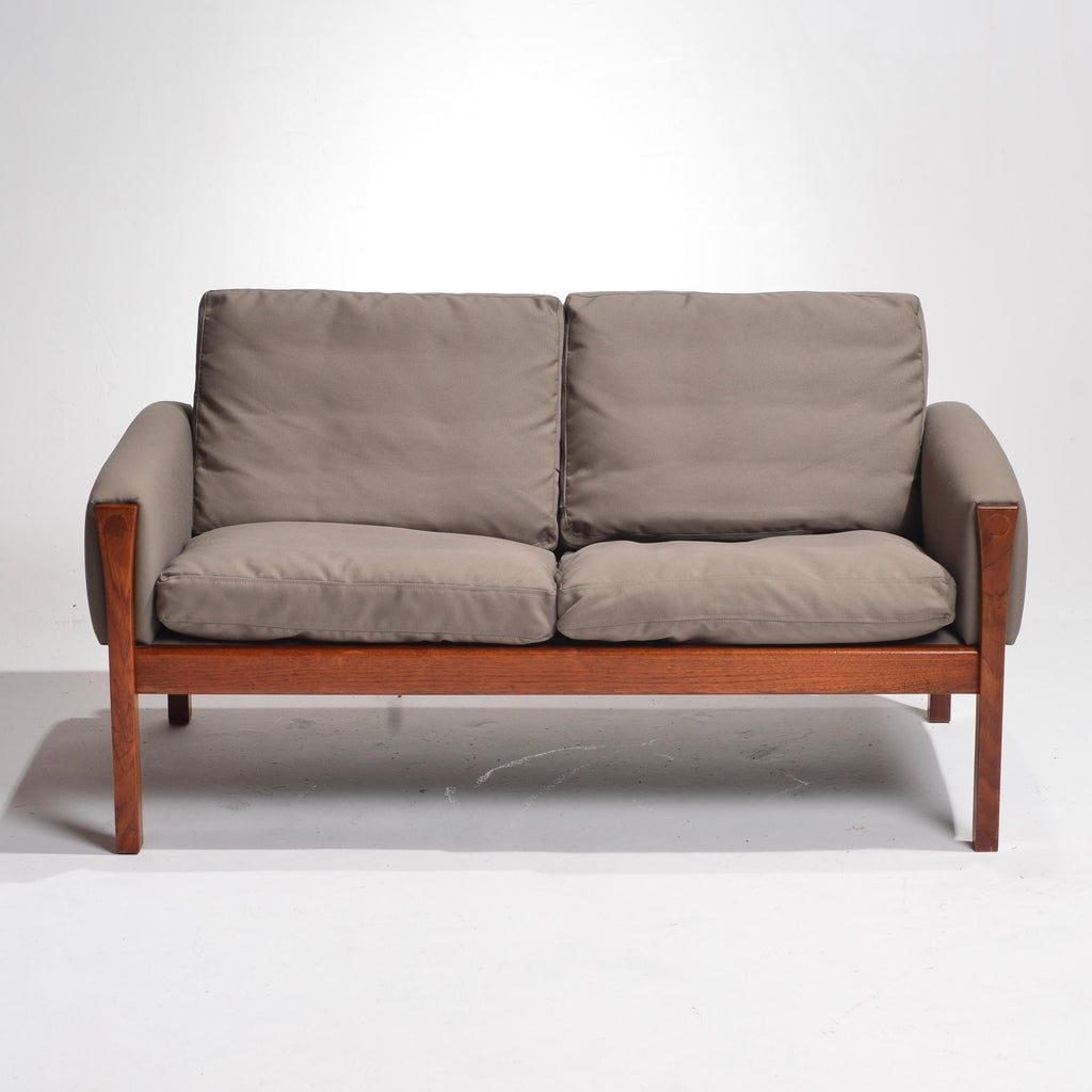 Hans Wegner Arne Poulsen AP62 teak loveseat detail 3
