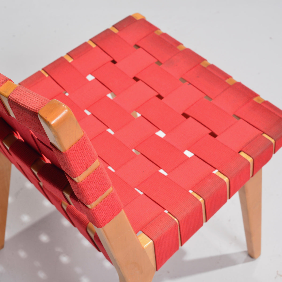 Jens Risom Knoll red webbed side chair detail 6