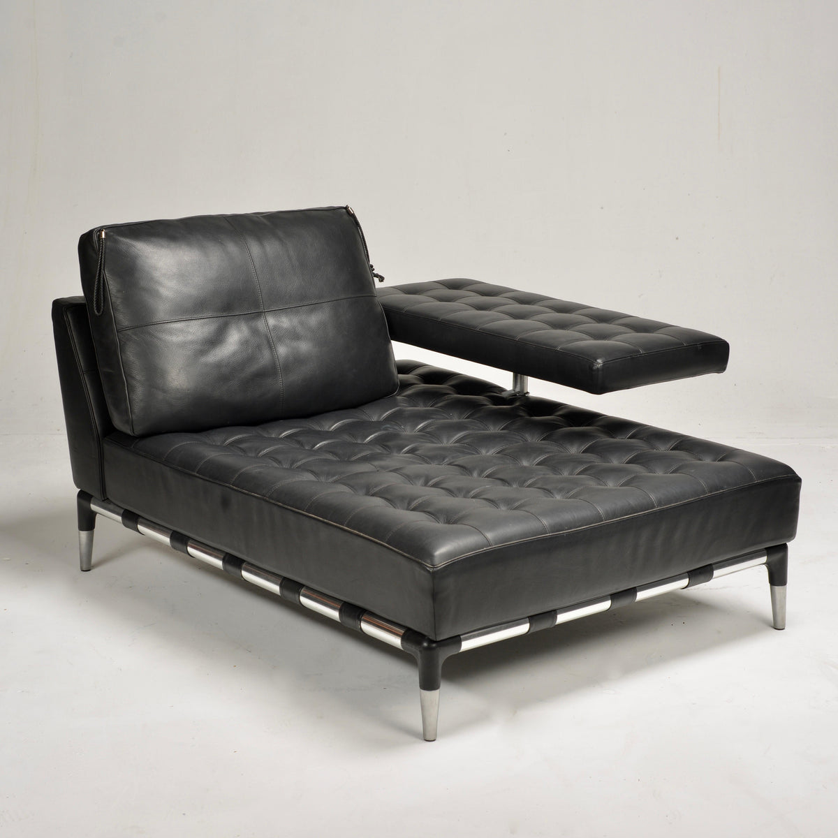 Philippe Starck Privé leather chaise longue for Cassina detail 2