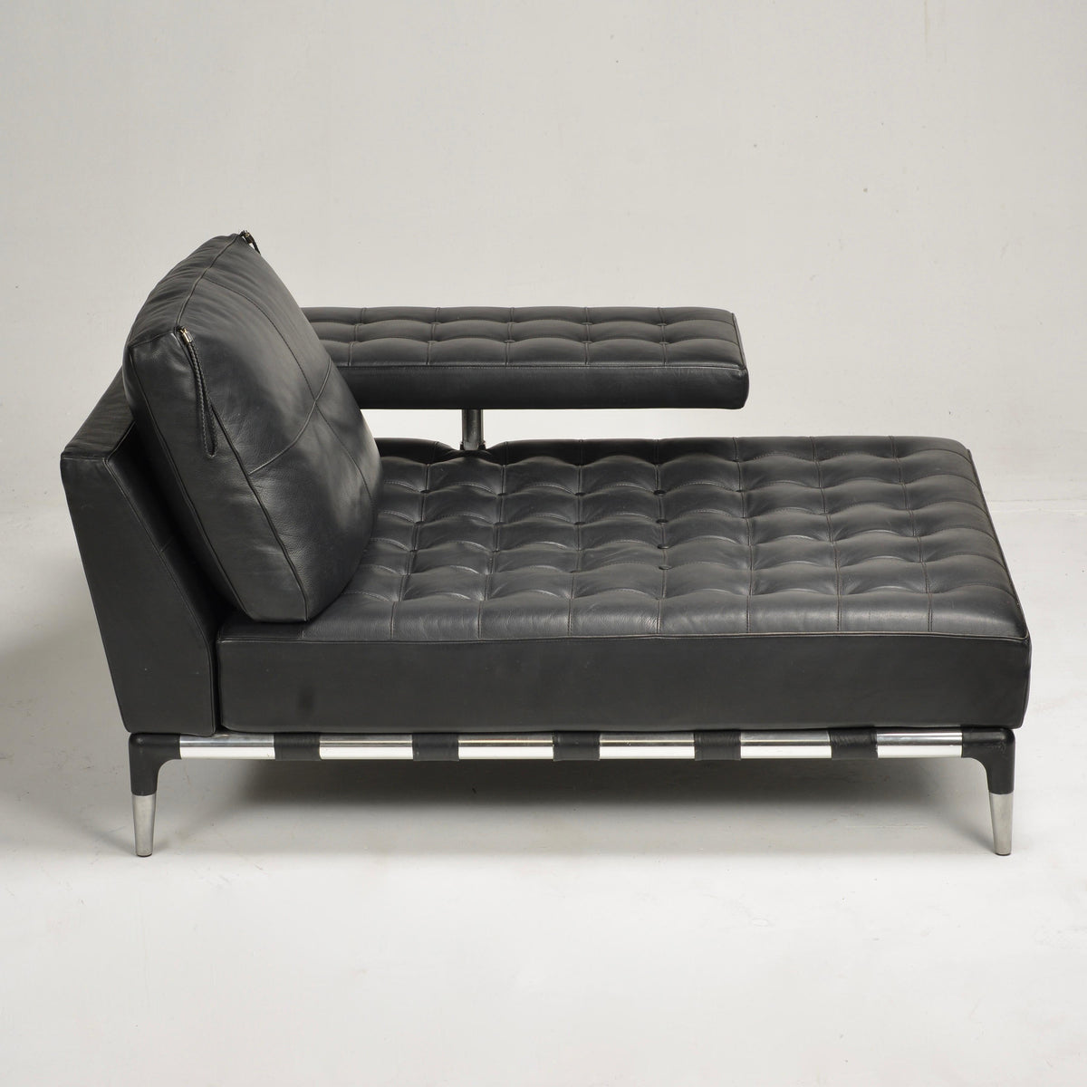 Philippe Starck Privé leather chaise longue for Cassina detail 7