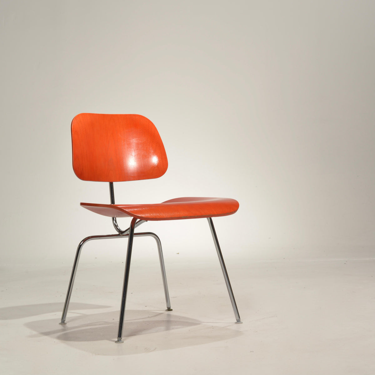Charles and Ray Eames DCM molded plywood chair for Herman Miller, 1970 - view 4