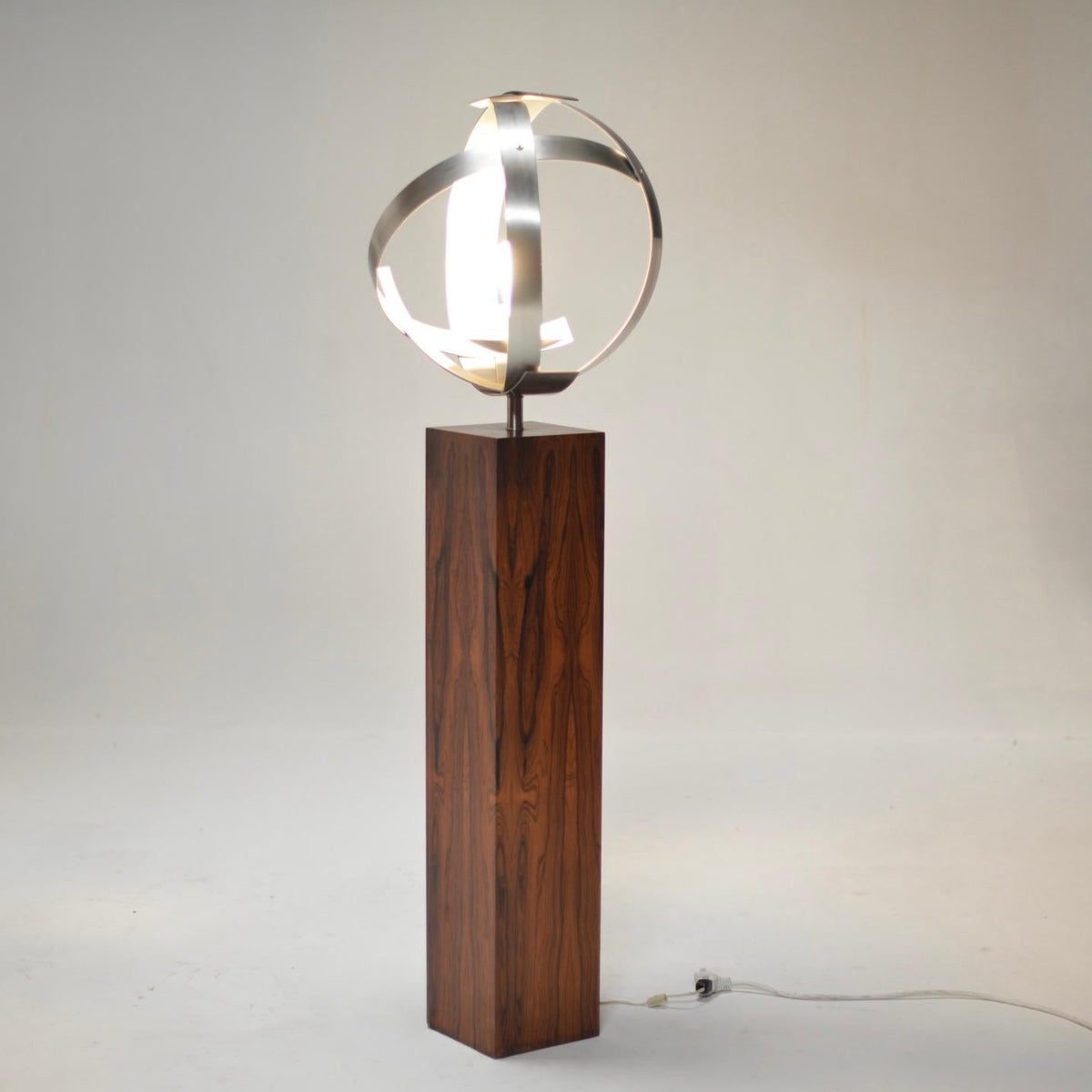Laurel rosewood and aluminum floor lamp detail 3