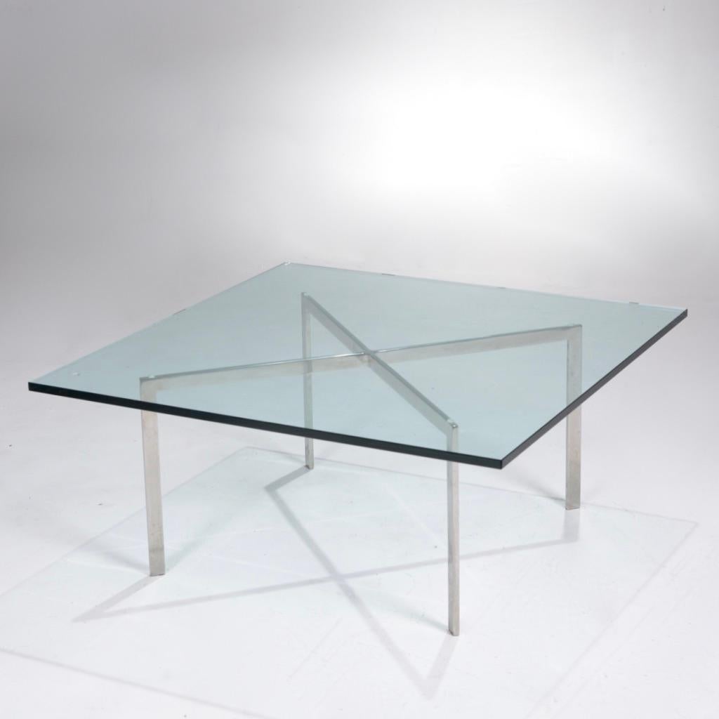 Early Knoll Barcelona coffee table by Mies van der Rohe and Lilly Reich detail 7