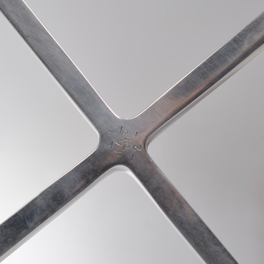 Early Knoll Barcelona coffee table by Mies van der Rohe and Lilly Reich detail 6