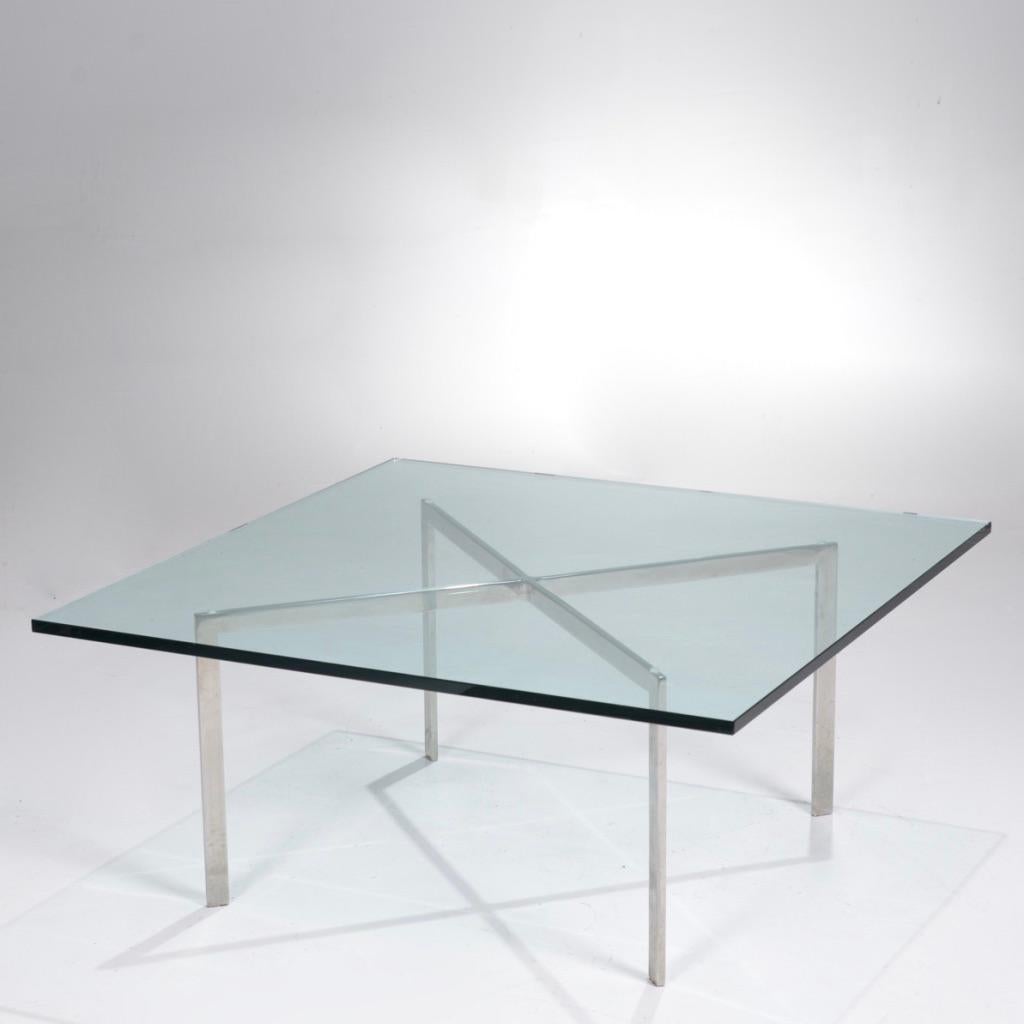 Early Knoll Barcelona coffee table by Mies van der Rohe and Lilly Reich detail 9