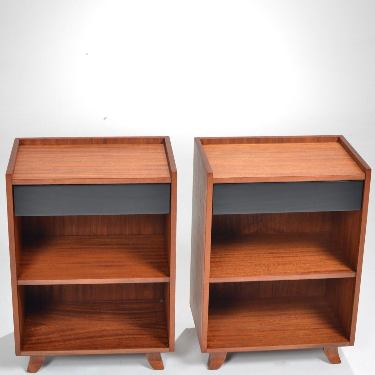 Gilbert Rohde Herman Miller walnut nightstand detail 4