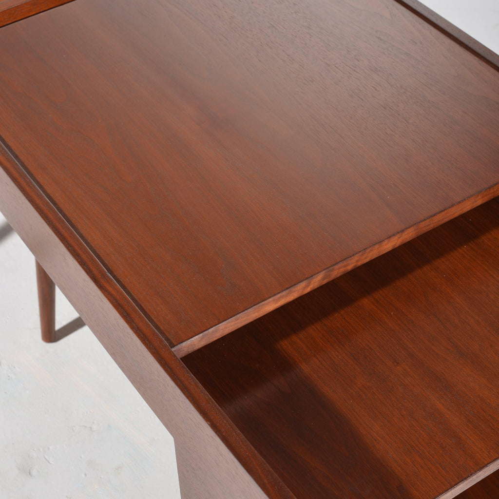 Milo Baughman Glenn of California end table detail 7