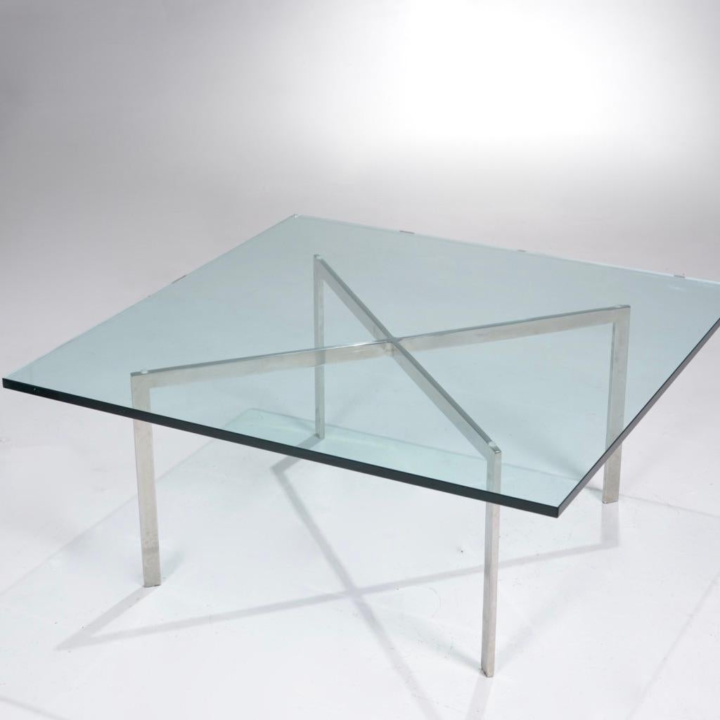 Early Knoll Barcelona coffee table by Mies van der Rohe and Lilly Reich detail 4