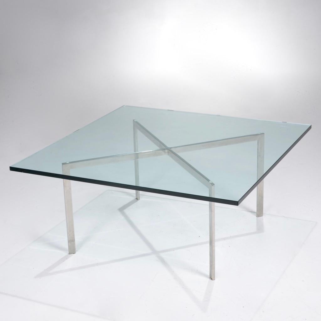 Early Knoll Barcelona coffee table by Mies van der Rohe and Lilly Reich detail 3